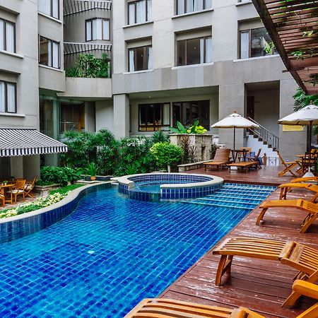 Silom Serene A Boutique Hotel Banguecoque Exterior foto