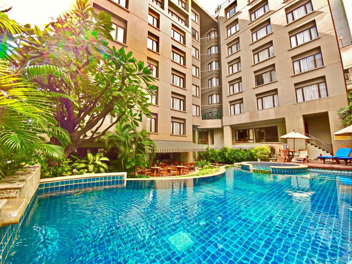 Silom Serene A Boutique Hotel Banguecoque Exterior foto