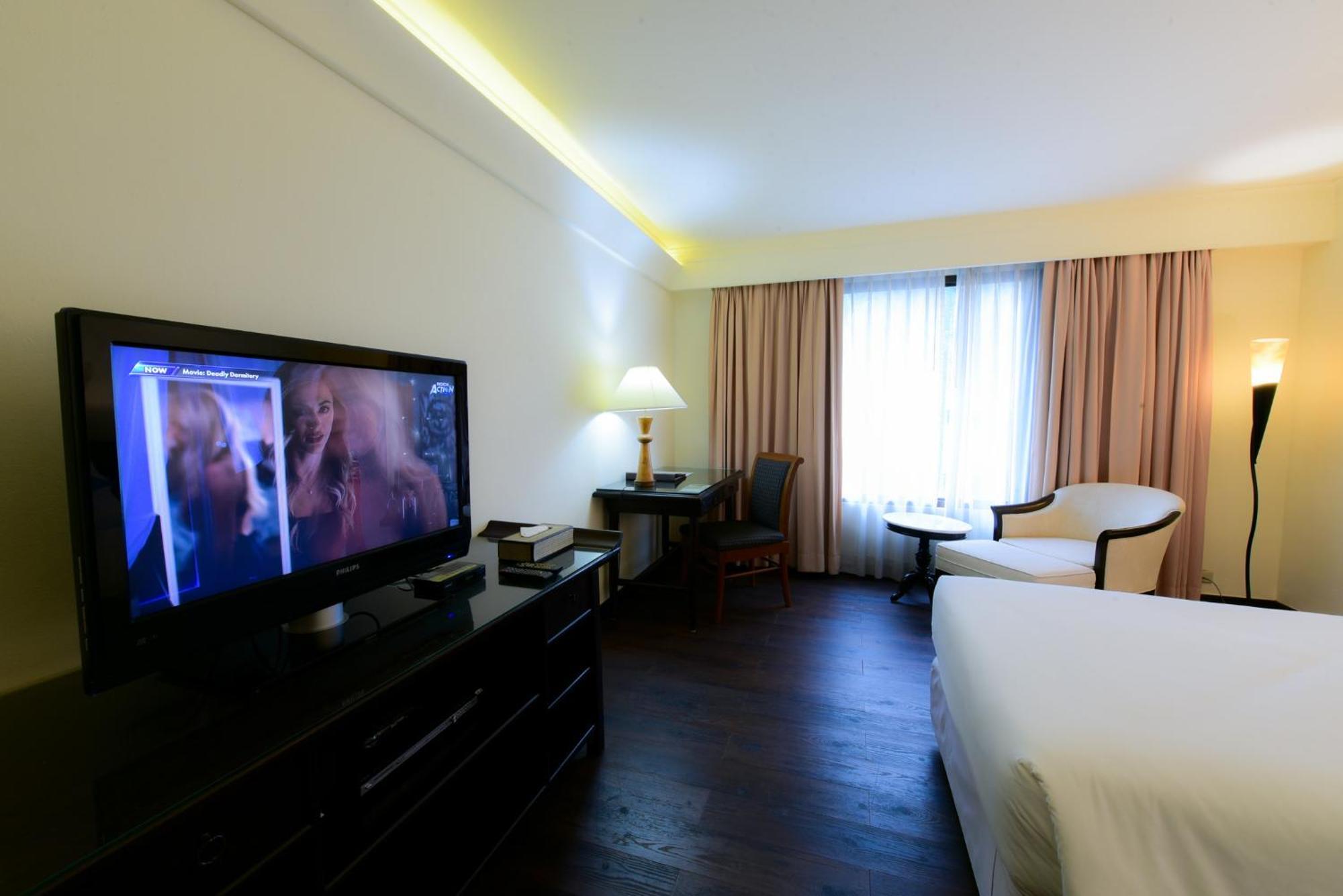 Silom Serene A Boutique Hotel Banguecoque Exterior foto