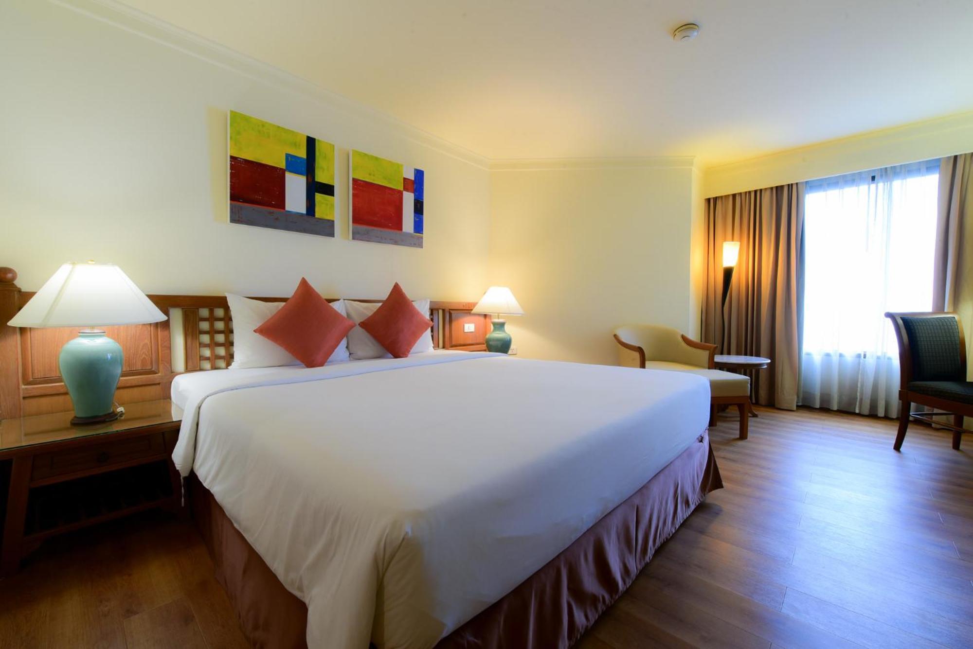Silom Serene A Boutique Hotel Banguecoque Exterior foto
