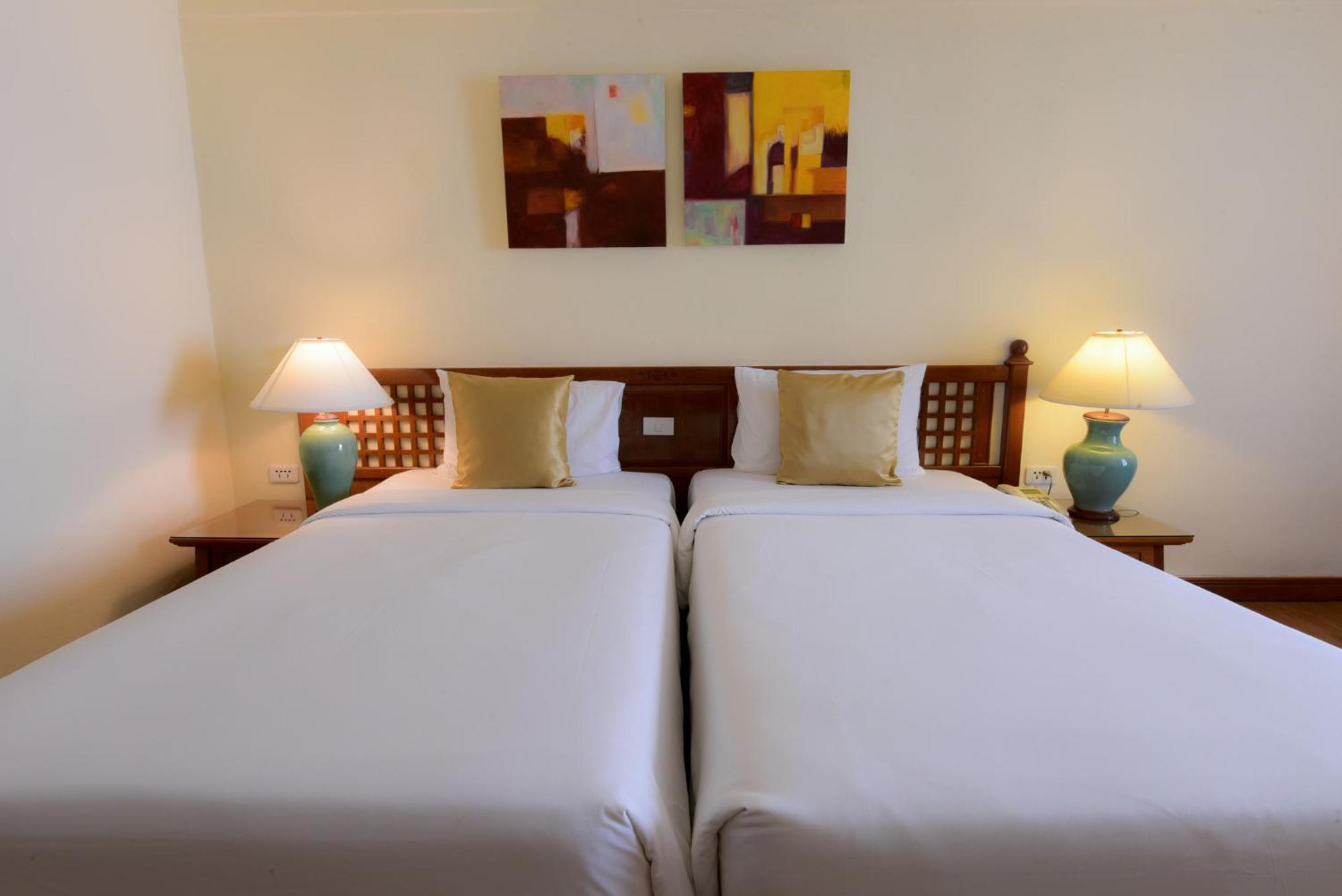 Silom Serene A Boutique Hotel Banguecoque Exterior foto