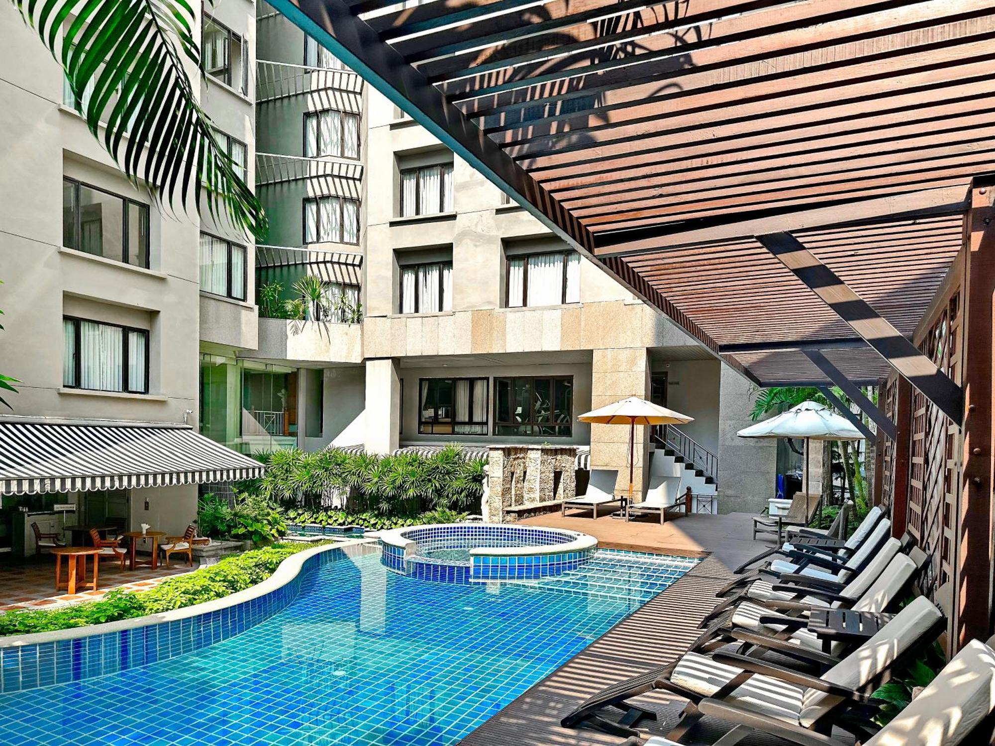 Silom Serene A Boutique Hotel Banguecoque Exterior foto