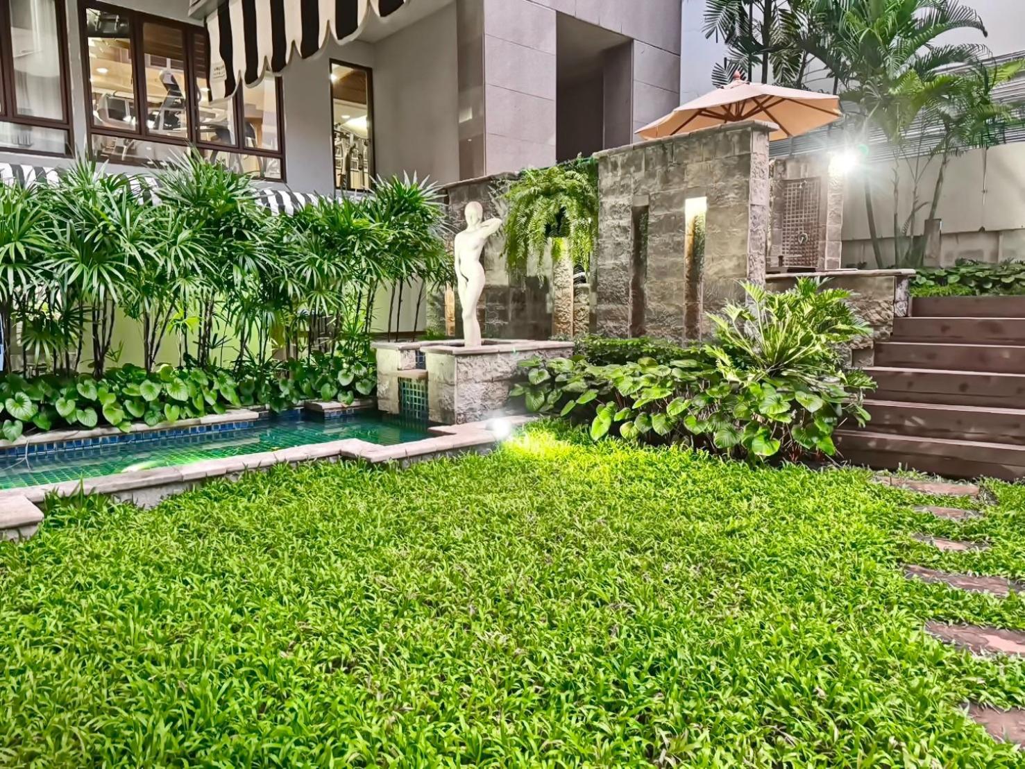 Silom Serene A Boutique Hotel Banguecoque Exterior foto