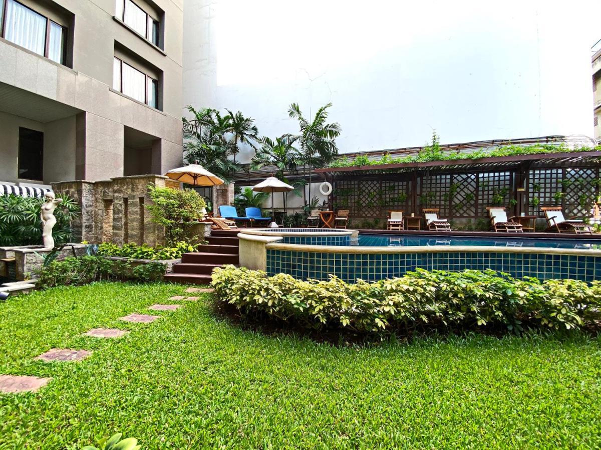 Silom Serene A Boutique Hotel Banguecoque Exterior foto